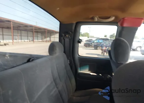 2004 Chevrolet Silverado 1500 Ls из США, поврежденный, VIN 2GCEC19V641130196